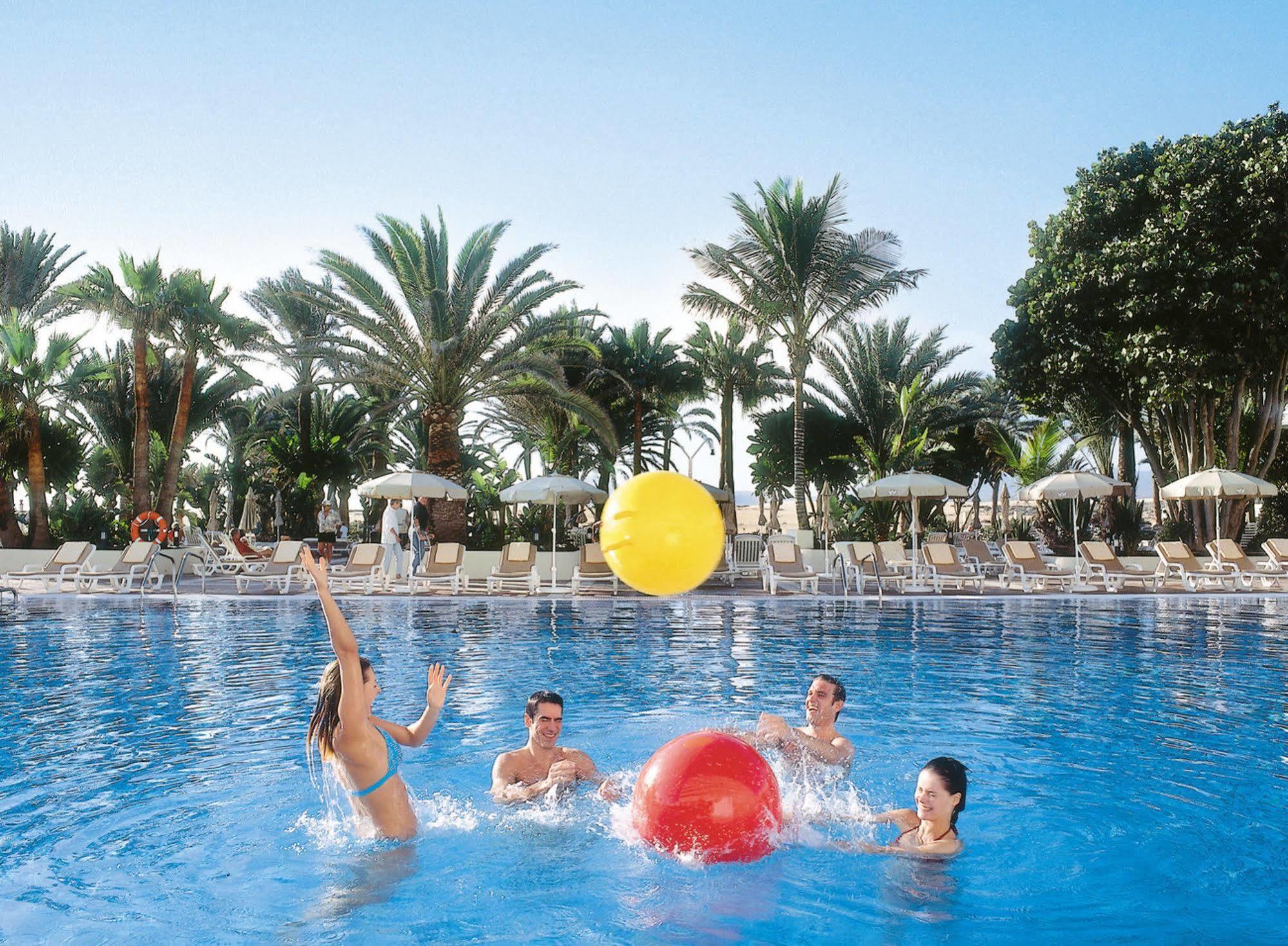 Hotel Riu Oliva Beach Resort Corralejo Exteriör bild